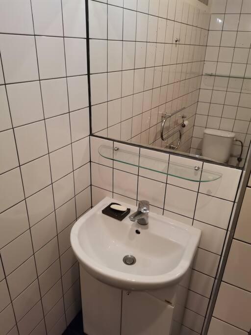 Cozy Studio In The City Centre Near Train Station Братислава Екстер'єр фото
