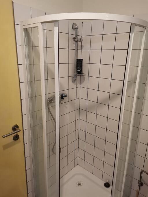 Cozy Studio In The City Centre Near Train Station Братислава Екстер'єр фото